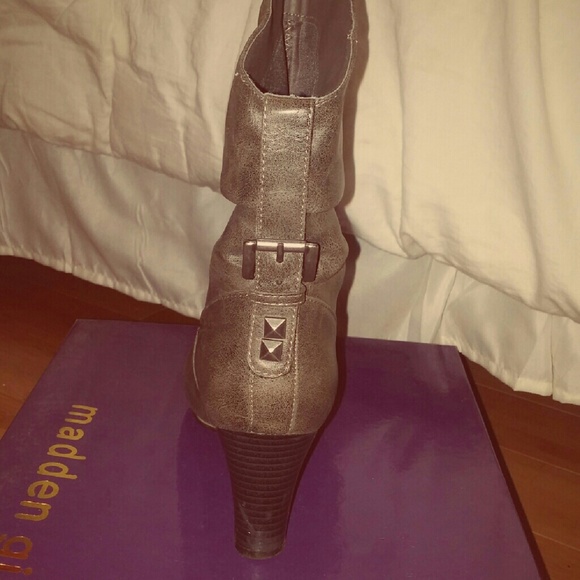 gray boots - Picture 3 of 3