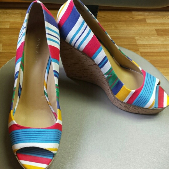 Nine West wedge peep toe shoes