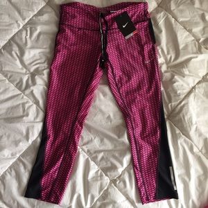 Crop legging w/ reflective details