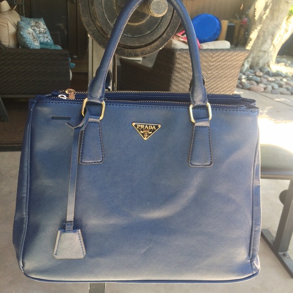 Navy blue fashion bag