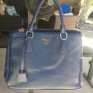 Navy blue fashion bag