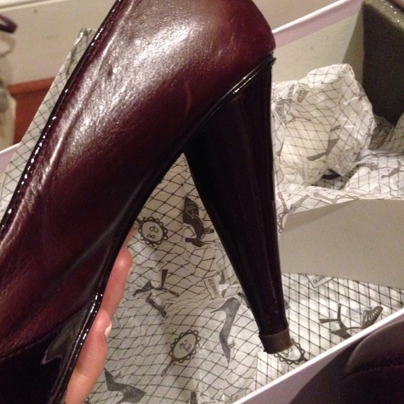 Lulu Guiness Burgundy Zahara heels - Picture 2 of 4
