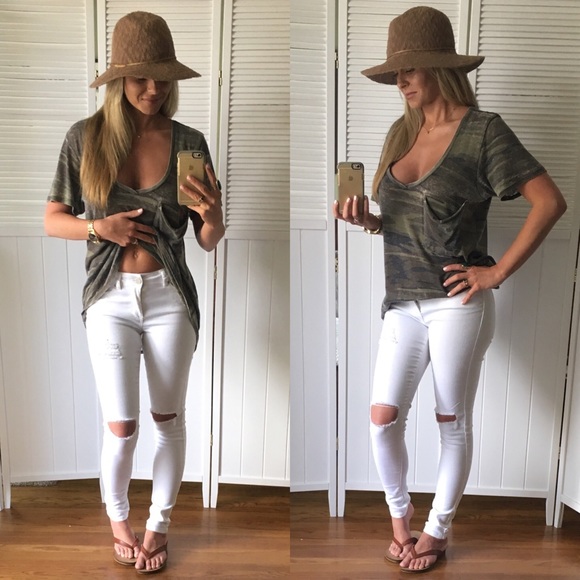 SOLD OUT•Perfect White Destructed Skinnys - Picture 4 of 4