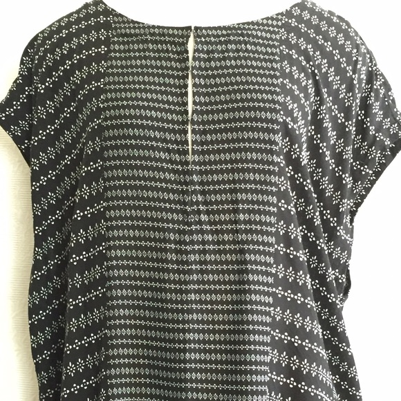 Lightweight Black/White Tunic - Picture 2 of 3