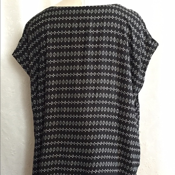 Lightweight Black/White Tunic - Picture 3 of 3