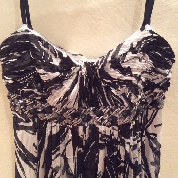 Formal gown - Picture 2 of 2