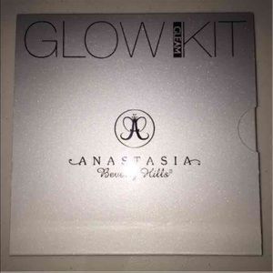 Anastasia Beverly Hills glow kit
