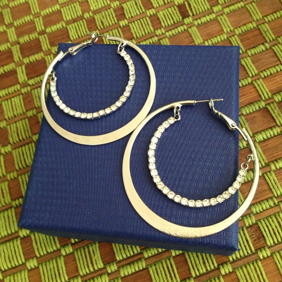 Hoop earrings with crystals