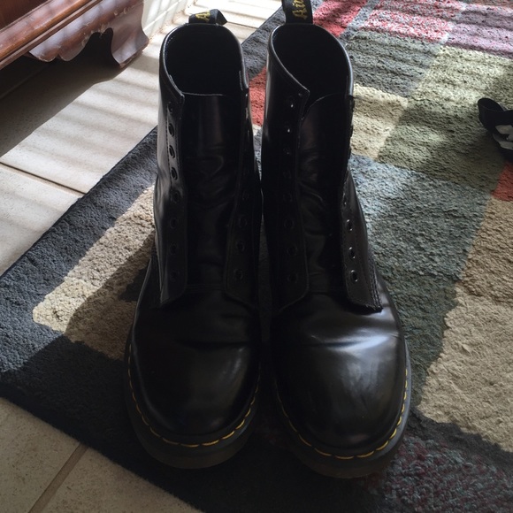 Dr. Martens Shoes - Dr. Martens!