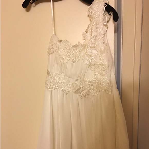 One shoulder White dress with floral attachments - Picture 2 of 7