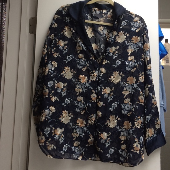 Flowered button u