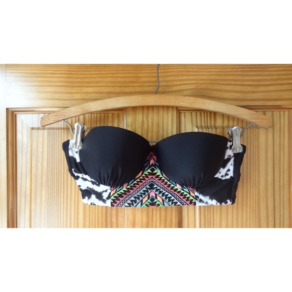 Strapless, black bikini top - Picture 3 of 3