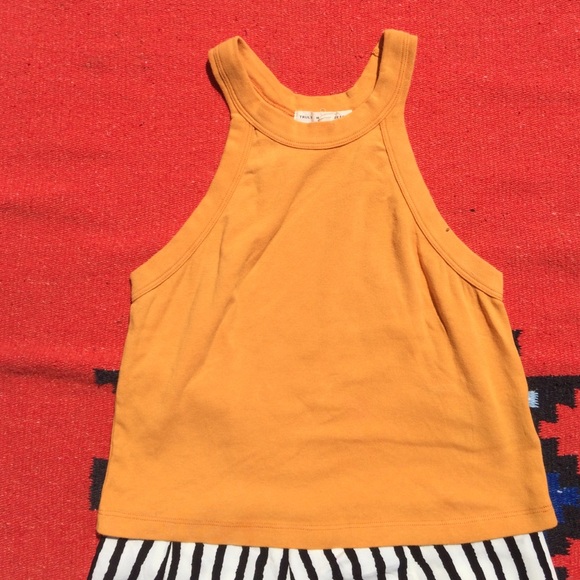 ‼️sold‼️ racerback crop tank