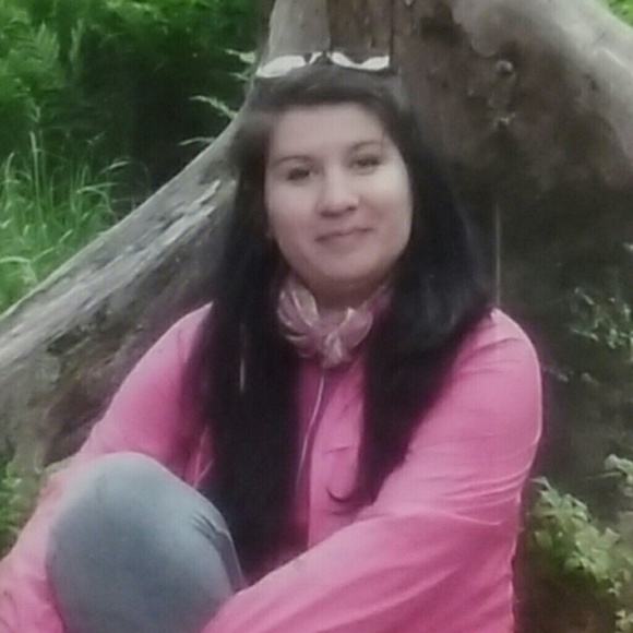 Meet your Posher, Eva - Picture 2 of 3