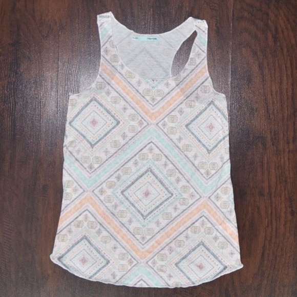 Maurices Tank - Picture 1 of 1