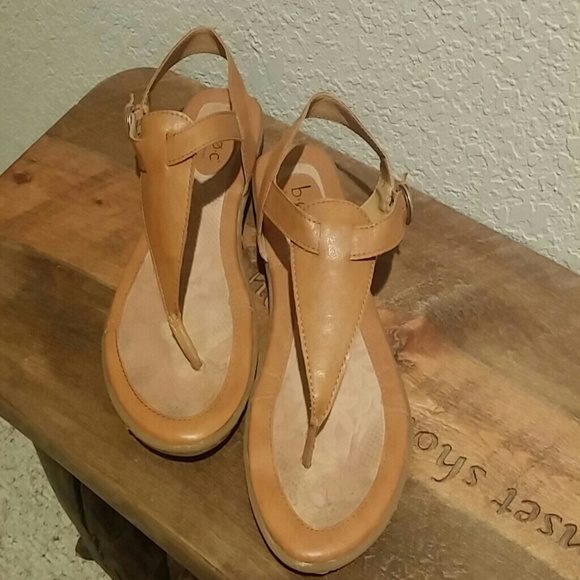 Born tan thong sandals