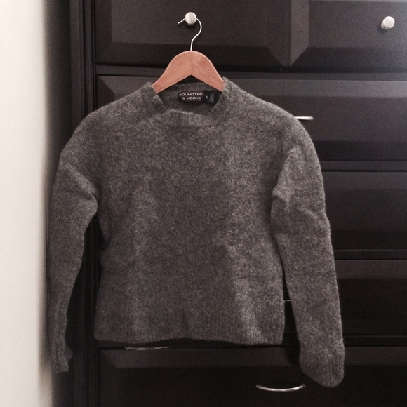 Roundtree and York grey wool sweater