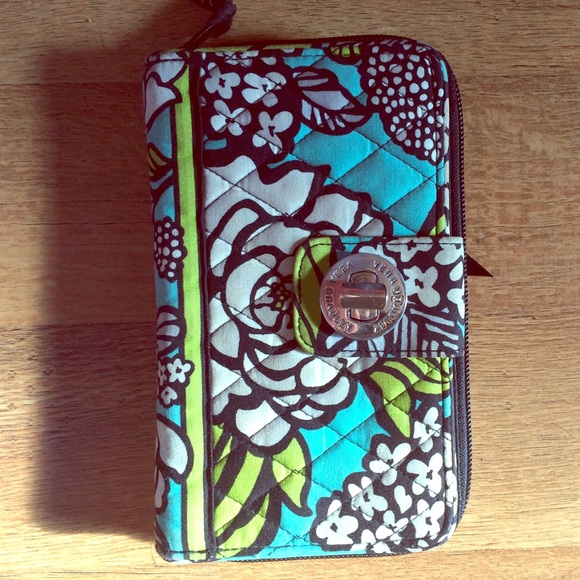 Vera Bradley turn locket wallet!