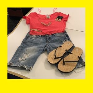 Coral shirt with Abercrombie & Fitch knee capris