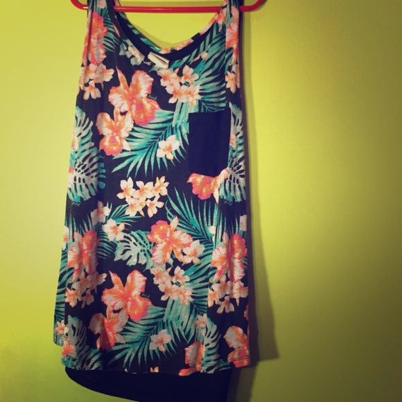 Floral, pocketed tank from Pink