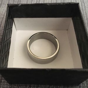 Men's NWOT size 11 wedding band
