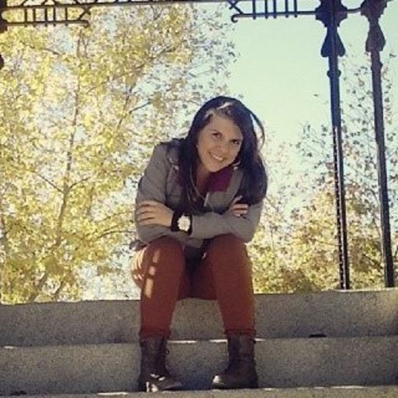 Meet your Posher, Rebeca - Picture 1 of 1