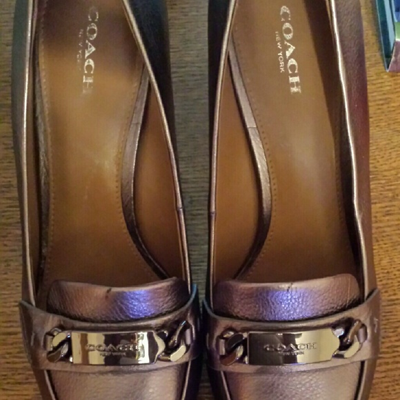 Worn only once to an event. Just too big for me.