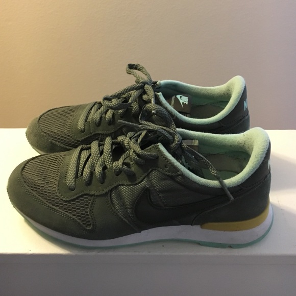 Nike Internationalist
