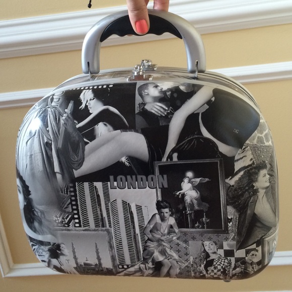 Vintage makeup carrying case