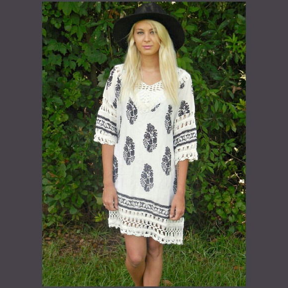 Dresses & Skirts - Ivory Poncho Lace Dress