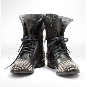Steve Madden Tarnney boots