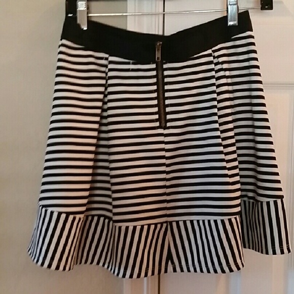 Black and White Striped Skirt - Picture 3 of 5