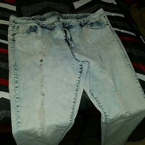 Distressed Acid Wash Skinny Jean