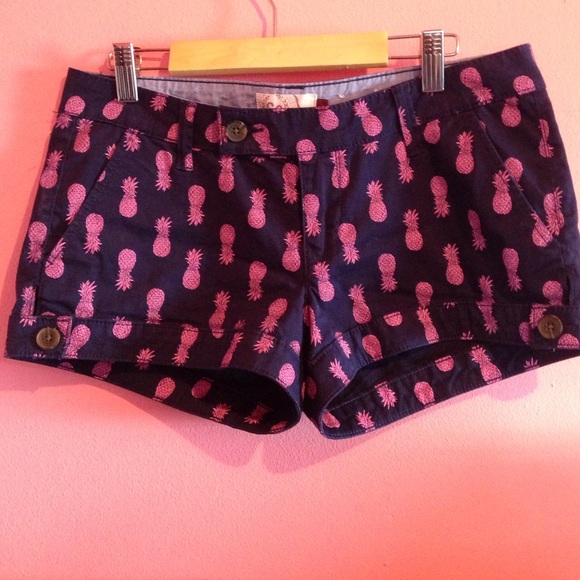 Navy pineapple short