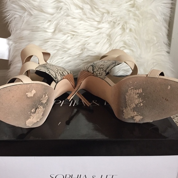 Snake skin elastic strap heels 👠😍 - Picture 2 of 4