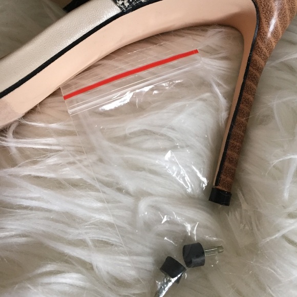 Snake skin elastic strap heels 👠😍 - Picture 3 of 4