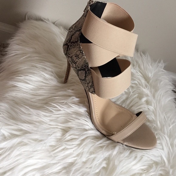 Snake skin elastic strap heels 👠😍 - Picture 4 of 4