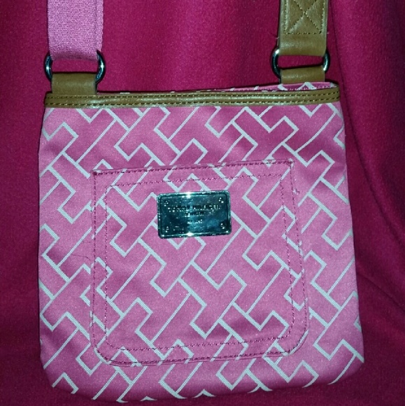 Tommy Hilfiger crossbody purse. Excellent cond!
