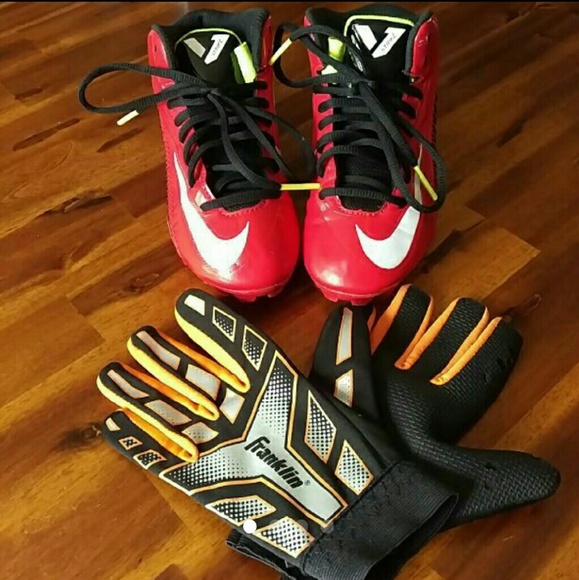 Youth football cleats sz 1