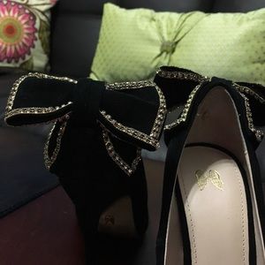 Victorias secret angel wings bow black pumps