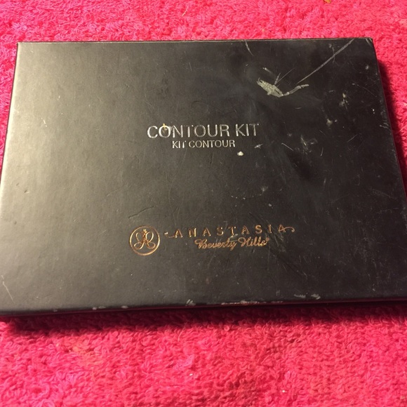 Anastasia Beverly Hills powder contour kit