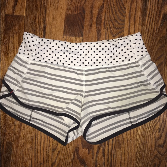 Super fabulous black&white Lululemon speed shorts