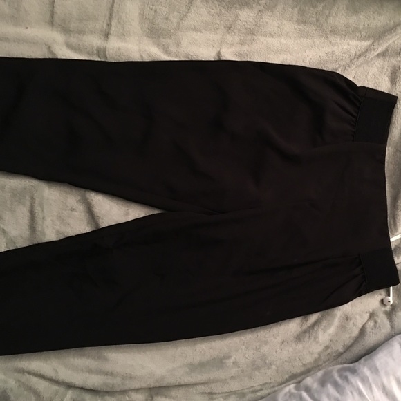 Breezy black crop pants