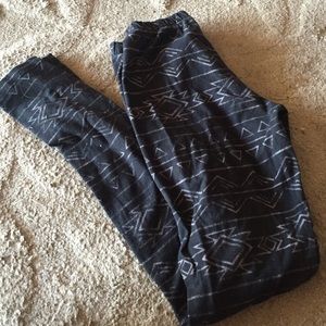 Aztec leggings, gently used!