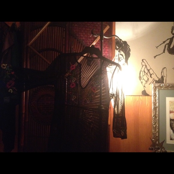 Sheer, 3/4 length bell sleeved, floral embroidered - Picture 2 of 2