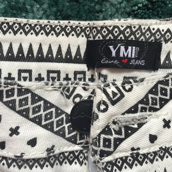 Patterned shorts - Picture 2 of 3