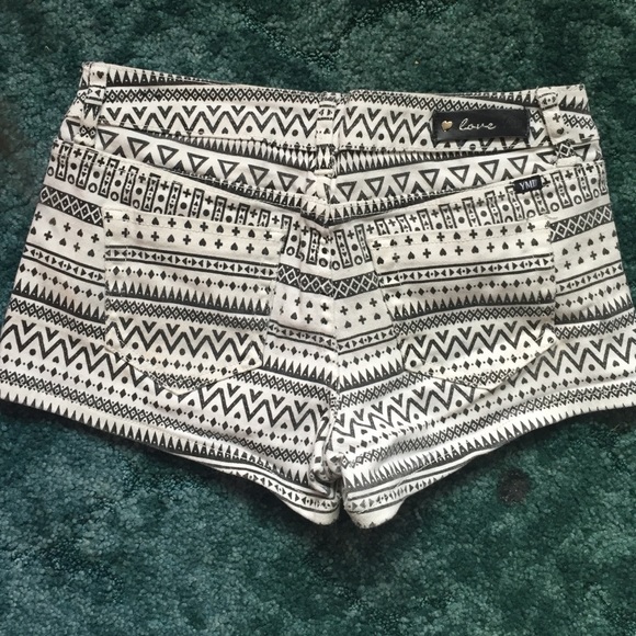 Patterned shorts - Picture 3 of 3