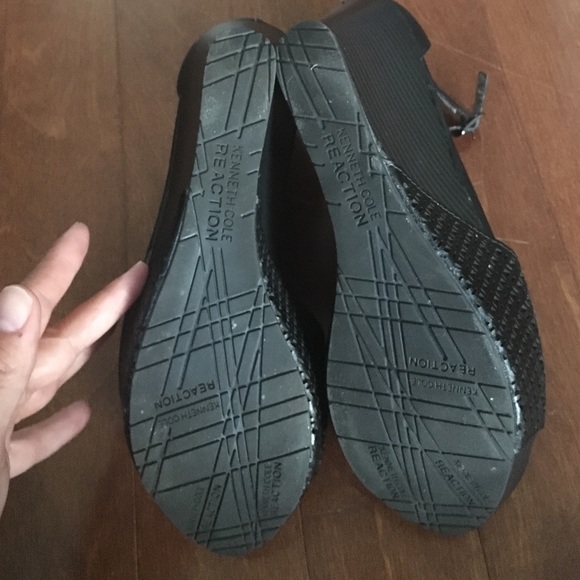 Kenneth Cole black wedge - Picture 3 of 4