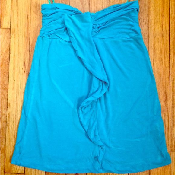 Strapless turquoise blouse