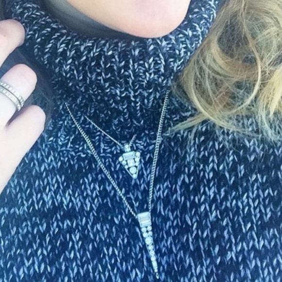 ⚠️ FLASHSALE 🆕 (2pc) Statement Necklace - Picture 2 of 4